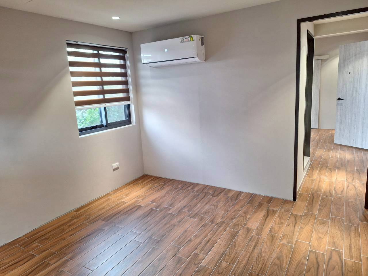 ��f�ӧQ���G�q���s��z�D���Ž�(JB8)