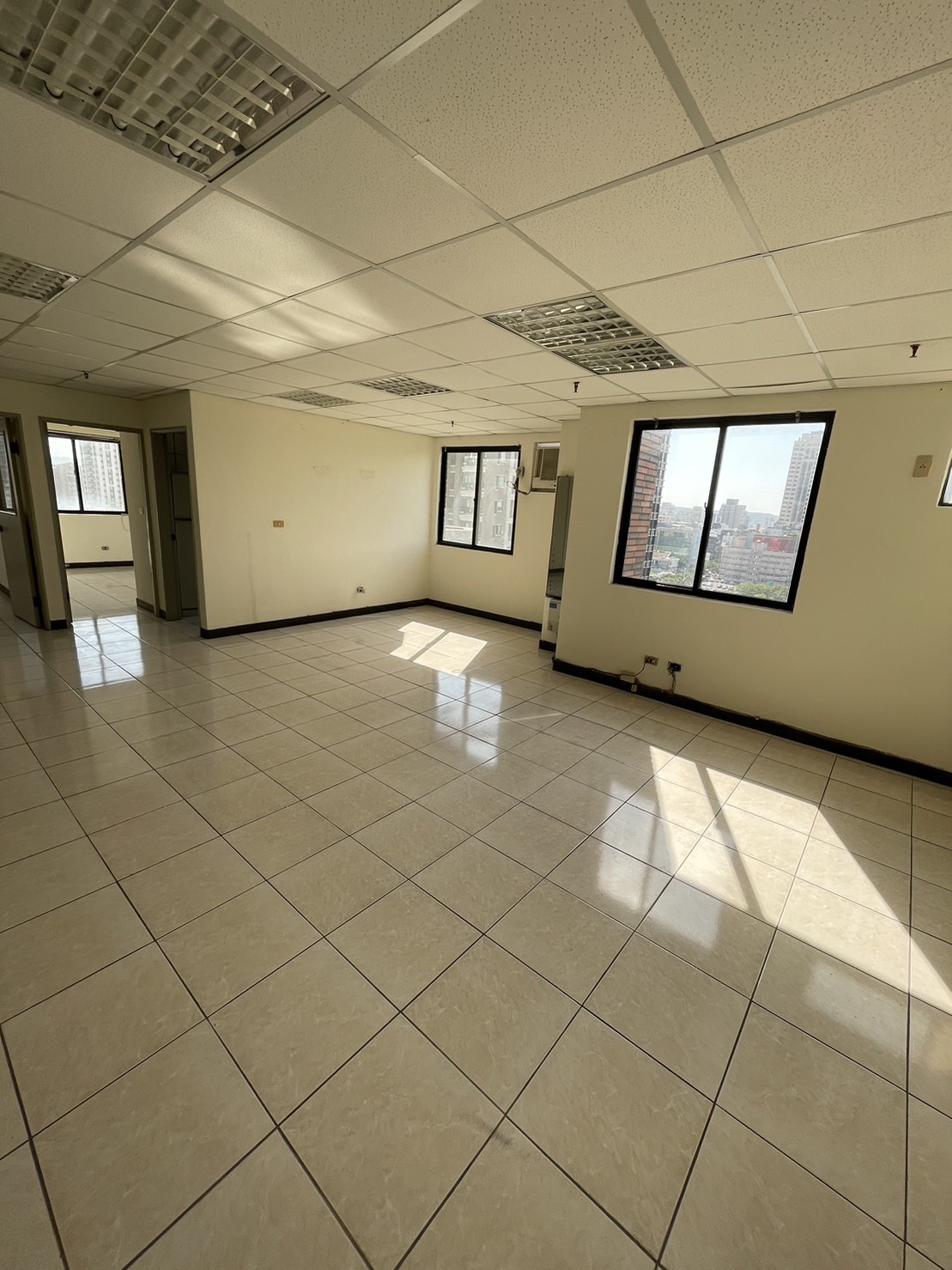 �񥨫��D�F�j���G�q�D���Ӽh�D���j���D�����񨮦�(F36)