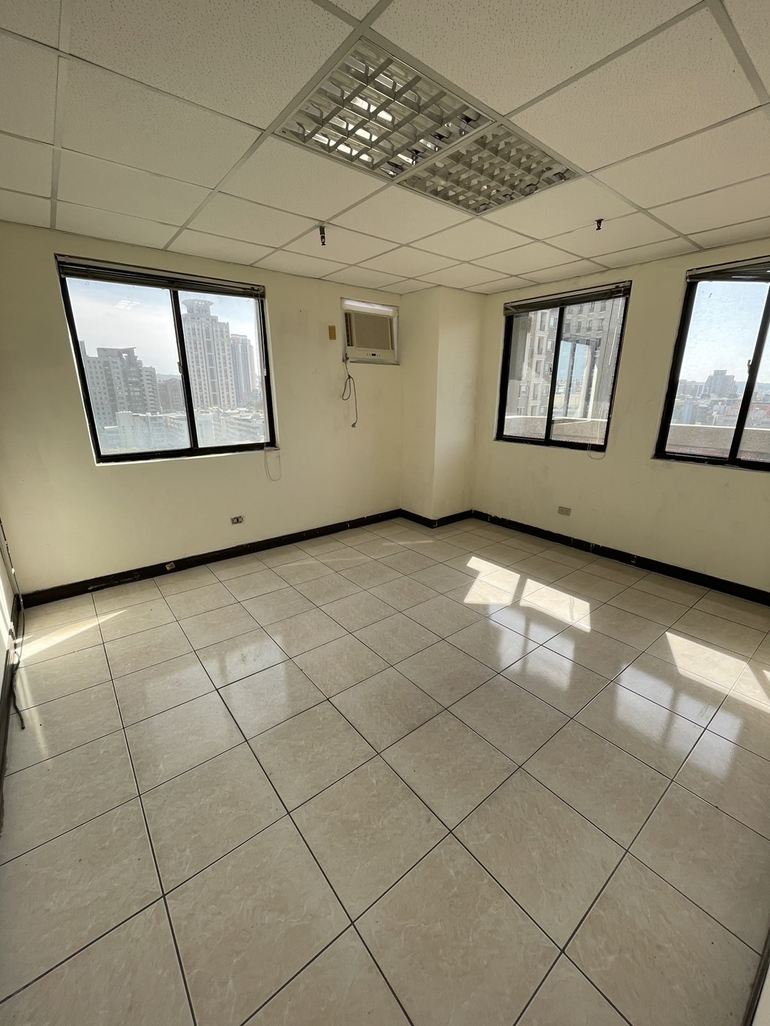 �񥨫��D�F�j���G�q�D���Ӽh�D���j���D�����񨮦�(F36)