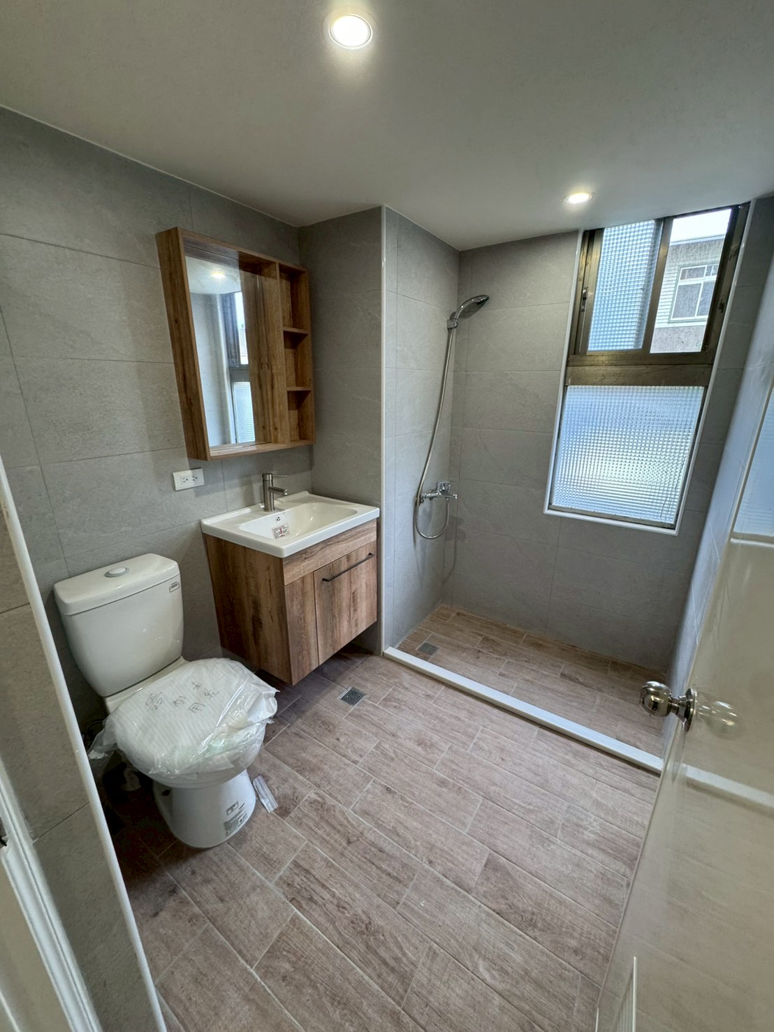 ���ڸ��D�񥨫��D�j�W����D���Ϣ��СD�íѥi��(F143)