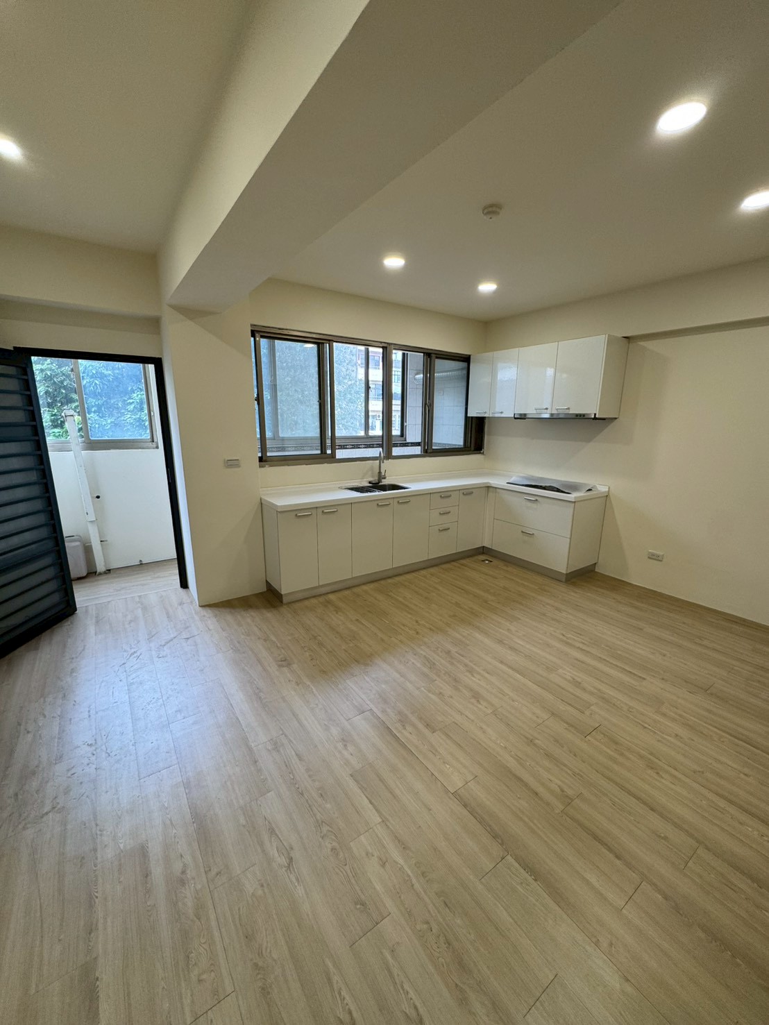 ���ڸ��D�񥨫��D�j�W����D���Ϣ��СD�íѥi��(F143)