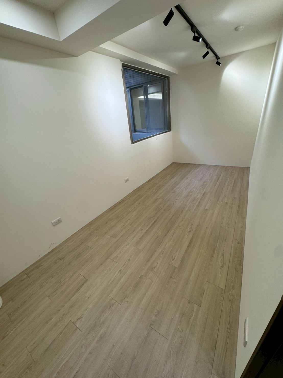 ���ڸ��D�񥨫��D�j�W����D���Ϣ��СD�íѥi��(F143)